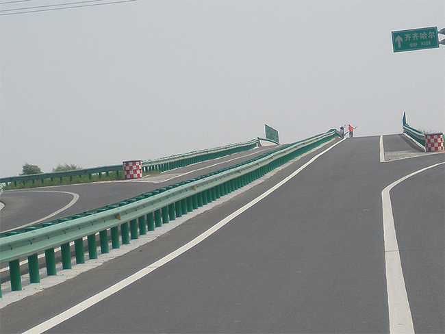 徐州高速公路护栏的材质与规格
